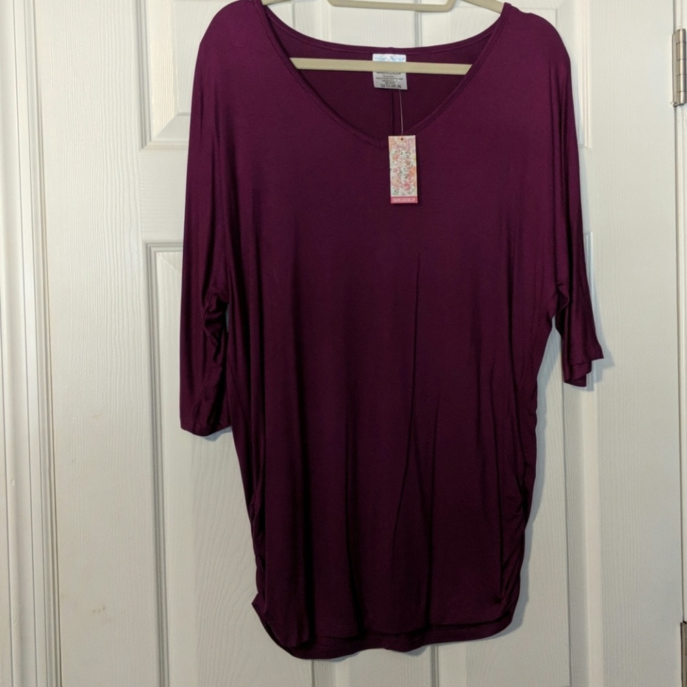 NWT maternity top half length sleeve top (large)